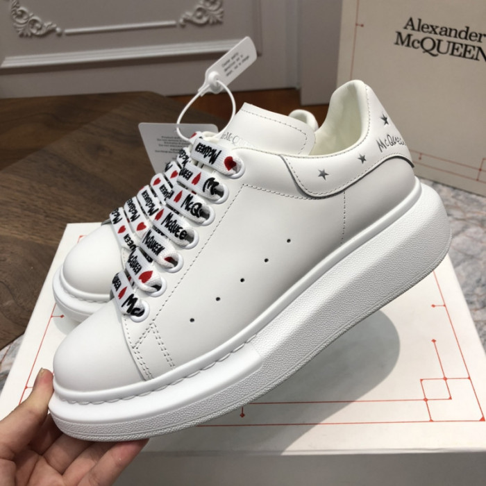 A1exa*der Mcqv*en SNEAKERS
