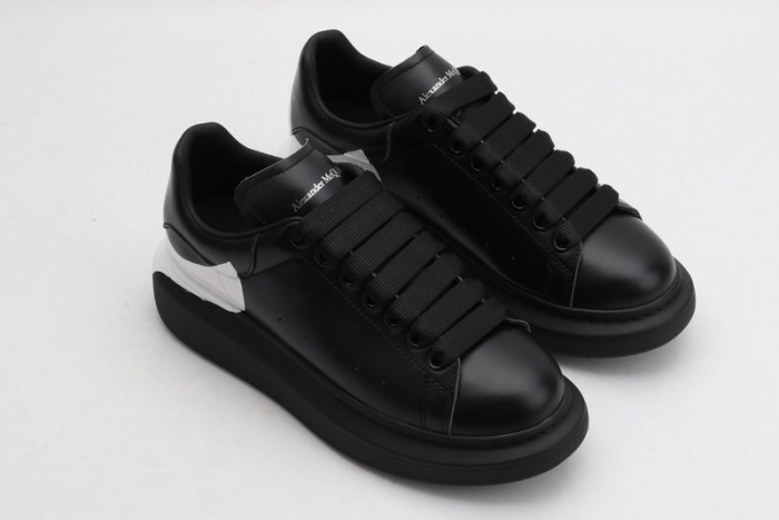 A1exa*der Mcqv*en SNEAKERS