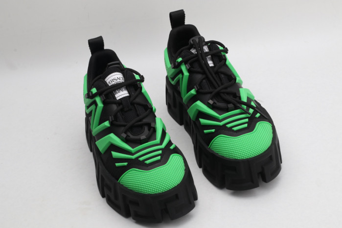 vers sneakers