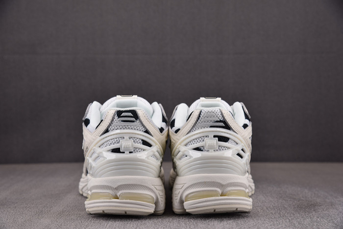 New Balance 1906R 