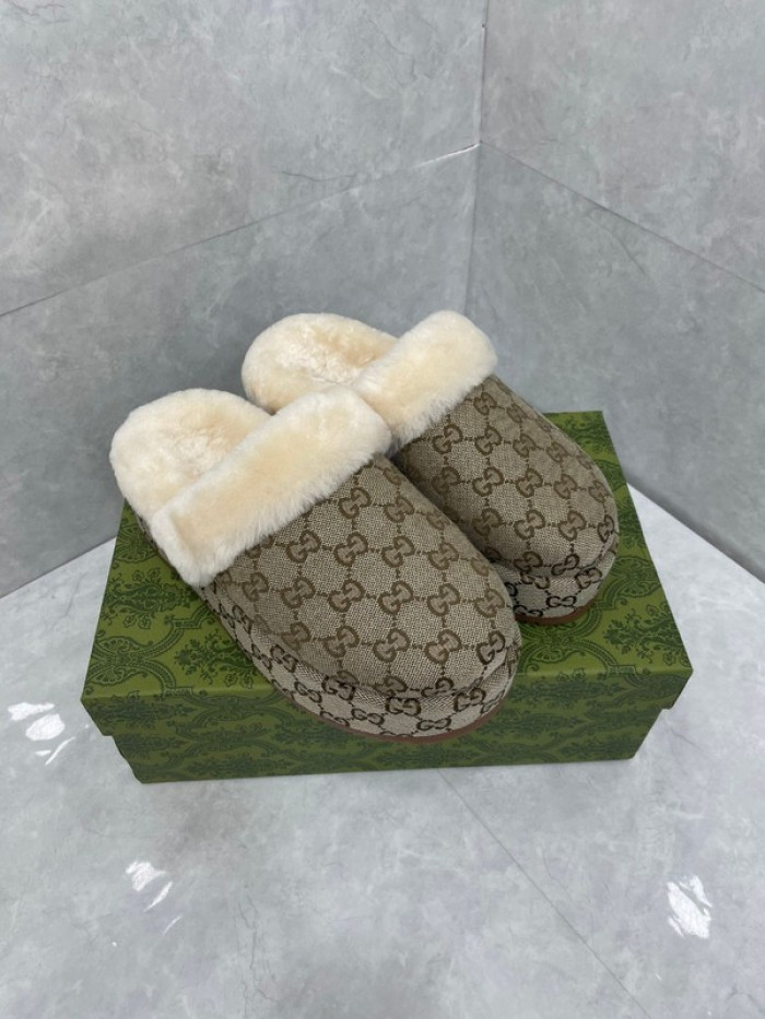 Gv*c SLIPPERS GU568-113