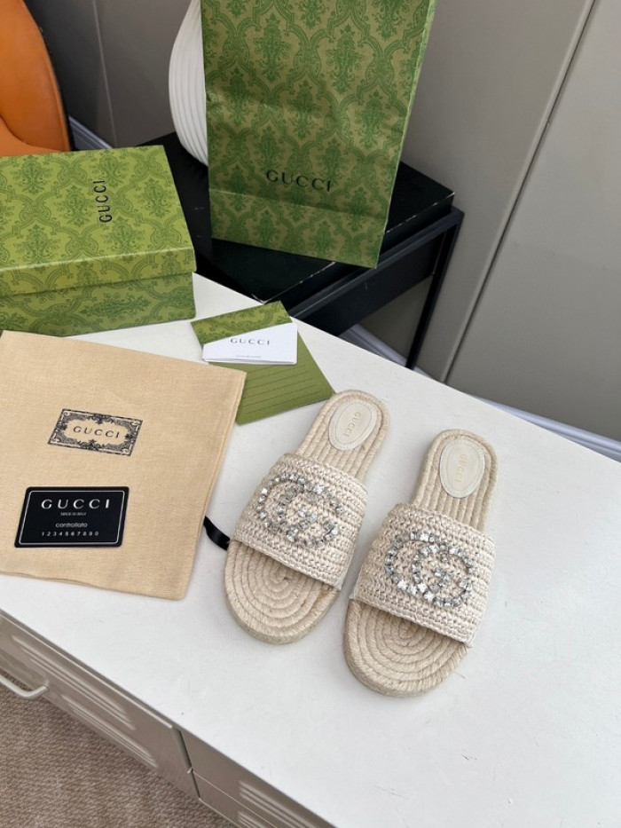 Gv*c SLIPPERS GU568-124