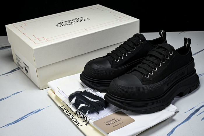 A1exa*der Mcqv*en SNEAKERS MC5200506