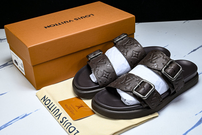 1*V SLIPPERS 11V0107-104