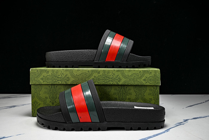 Gv*c SLIPPERS GU568-006