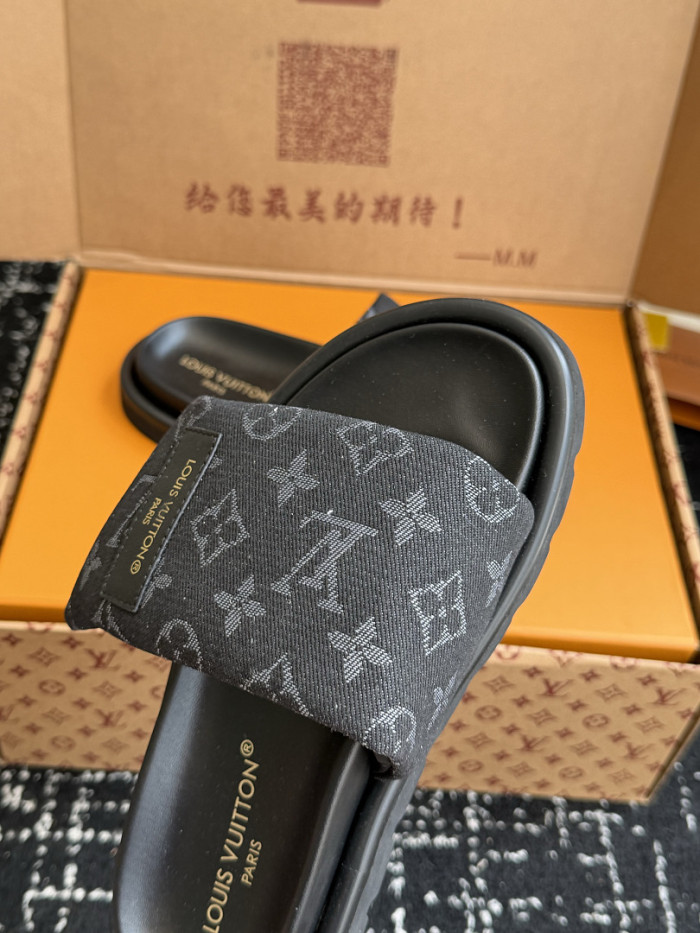 1*V SLIPPERS 11V0107-152