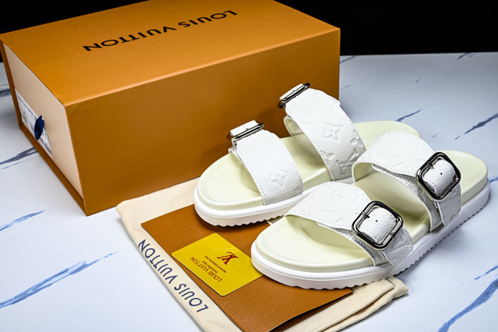1*V SLIPPERS 11V0107-159