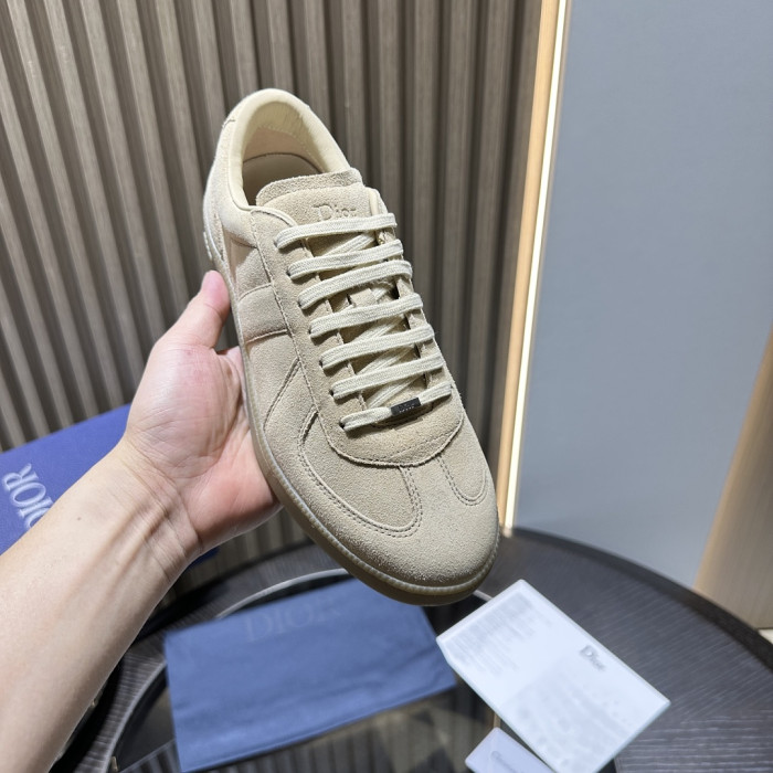 D10R SHOES B01 D896-197