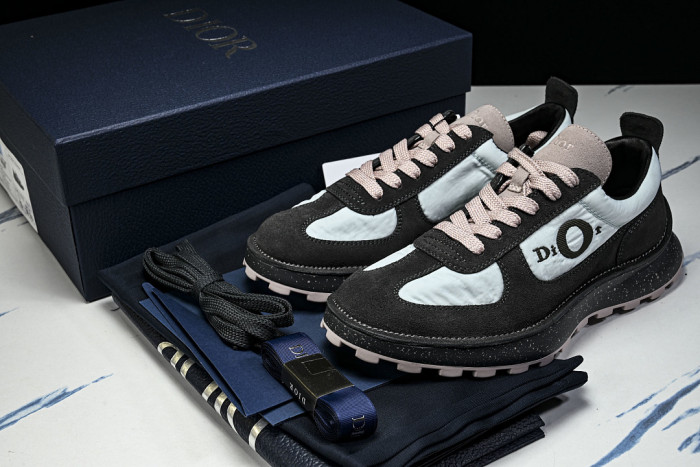 D10R Sneaker D897-240