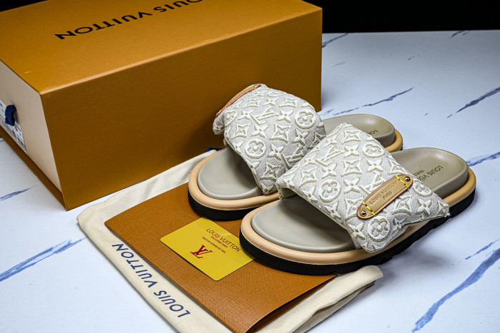 1*V SLIPPERS 11V0107-161