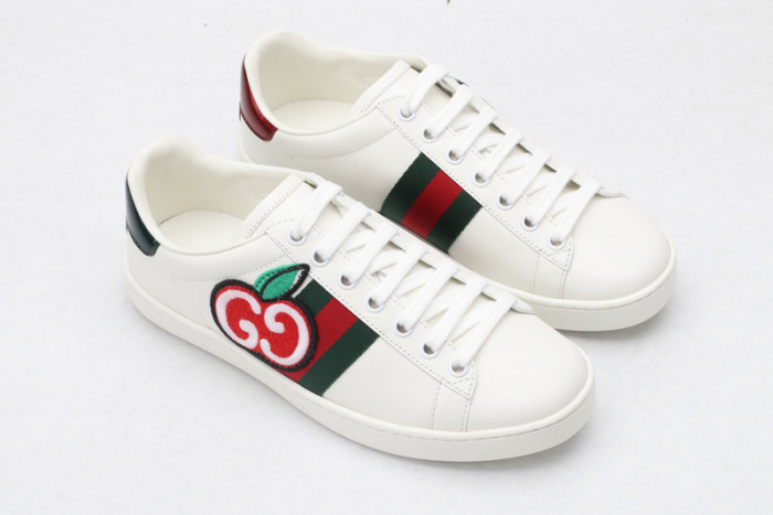 gucc ace embroidered low-top sneaker 611377d0pe09064