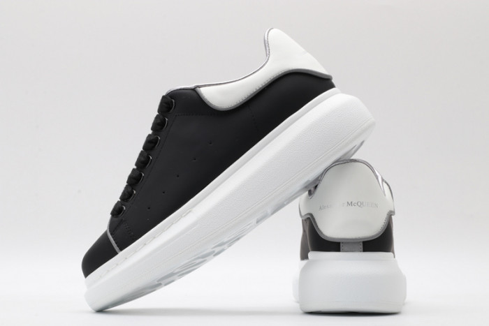 A1exa*der Mcqv*en SNEAKERS