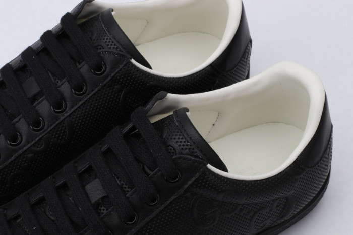 gucc ace embroidered low-top sneaker 431942a38g09065