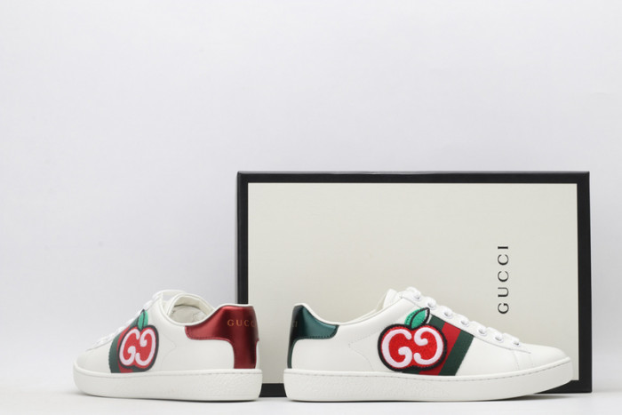 gucc ace embroidered low-top sneaker 611377d0pe09064