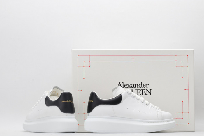 A1exa*der Mcqv*en SNEAKERS