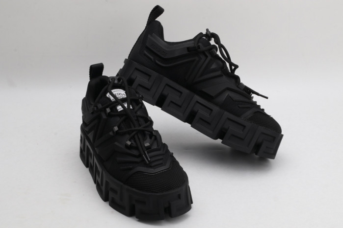 vers sneakers