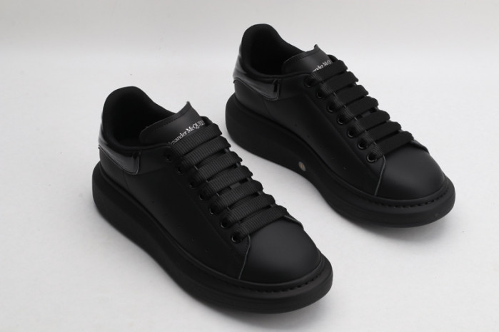 A1exa*der Mcqv*en SNEAKERS