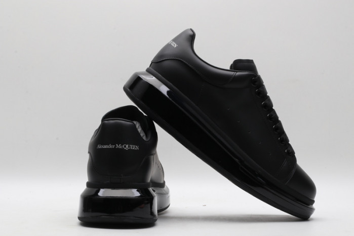 A1exa*der Mcqv*en SNEAKERS