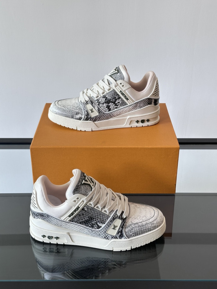1V SNEAKERS 1V0425-209