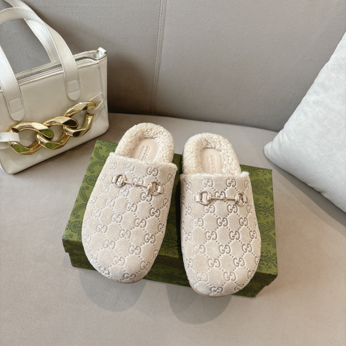Gv*c SLIPPERS GU568-111