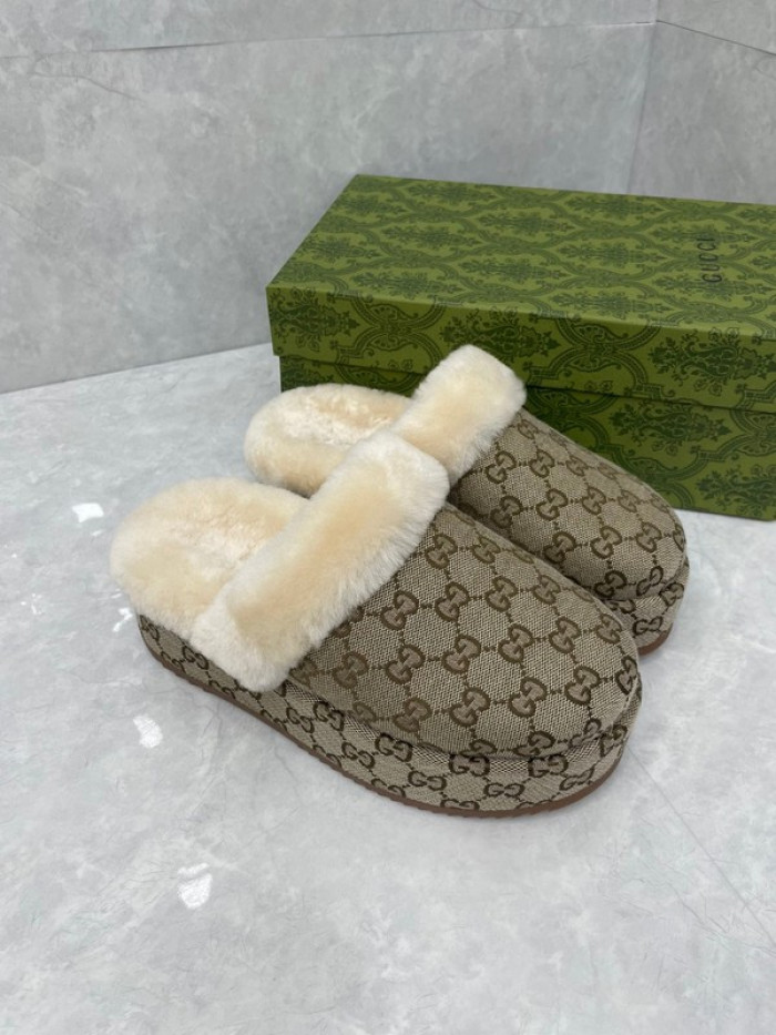 Gv*c SLIPPERS GU568-113