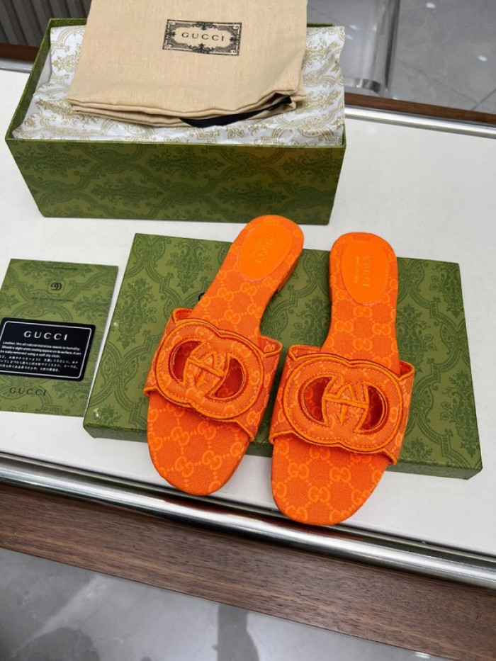 Gv*c SLIPPERS GU568-119