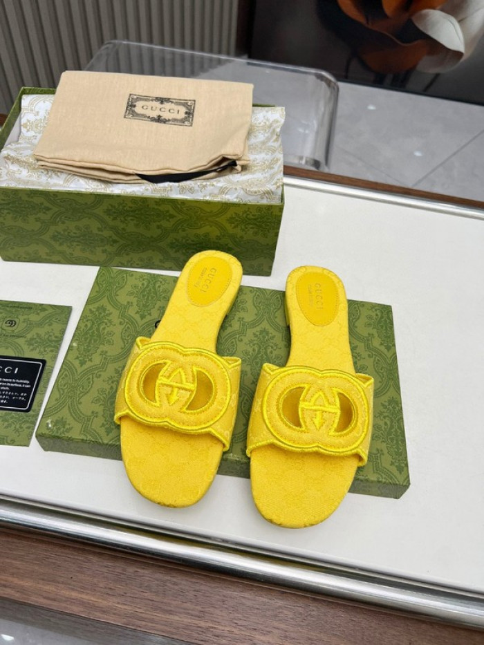 Gv*c SLIPPERS GU568-121
