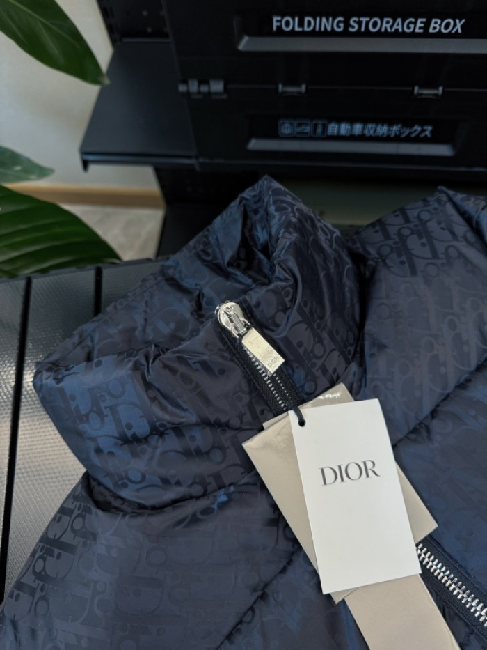 D10R mon0926-165