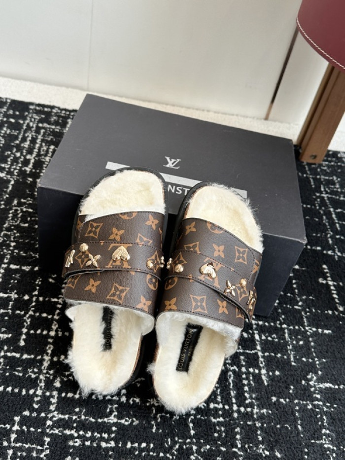 1*V SLIPPERS 11V0107-084
