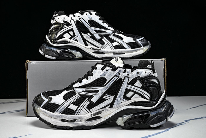 BLCG RUNNER SNEAKER LED 677403-W3RB2-9010