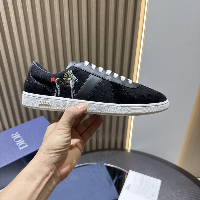 D10R SHOES B01 D896-195