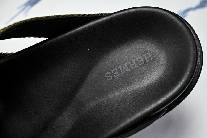 He*mes Slide CU526-2194