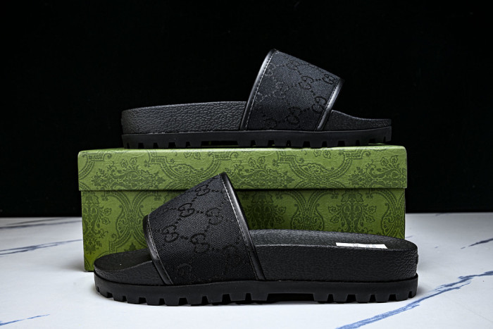 Gv*c SLIPPERS GU568-130