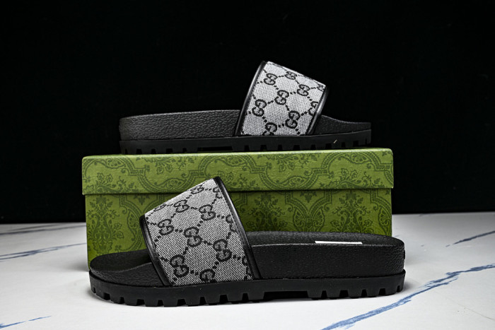 Gv*c SLIPPERS GU568-131