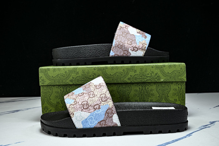 Gv*c SLIPPERS GU568-132