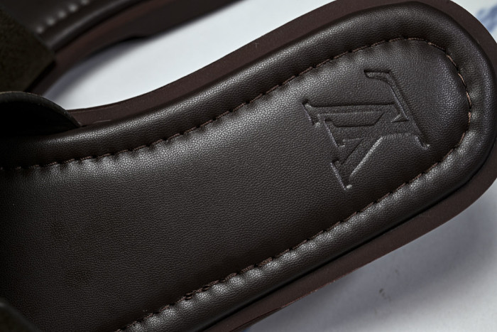 1*V SLIPPERS 11V0107-147