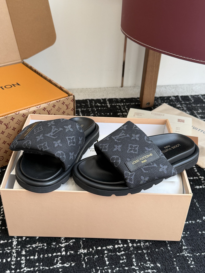 1*V SLIPPERS 11V0107-152
