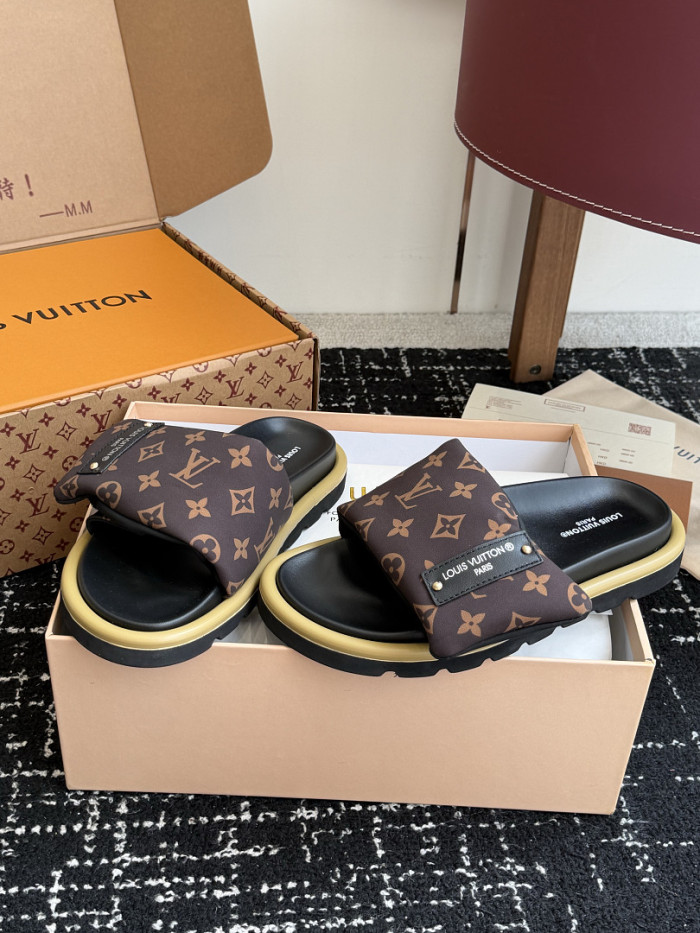 1*V SLIPPERS 11V0107-153