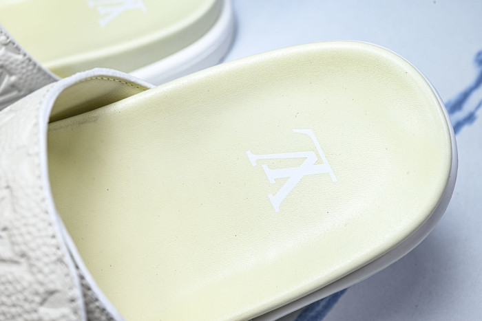 1*V SLIPPERS 11V0107-159