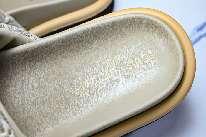 1*V SLIPPERS 11V0107-161