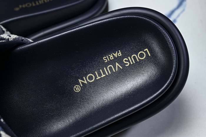 1*V SLIPPERS 11V0107-162