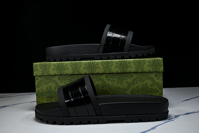 Gv*c SLIPPERS GU568-138