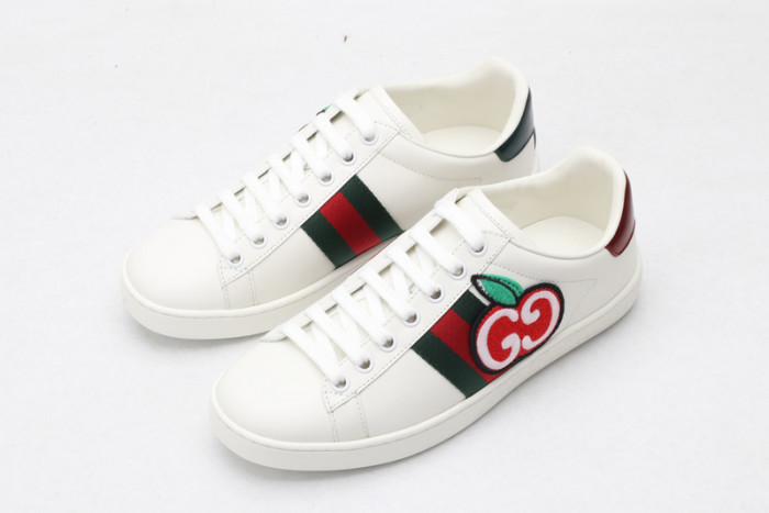 gucc ace embroidered low-top sneaker 611377d0pe09064
