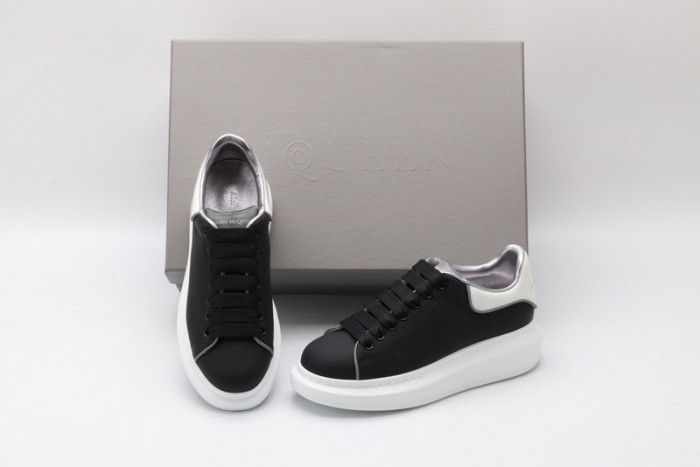 A1exa*der Mcqv*en SNEAKERS