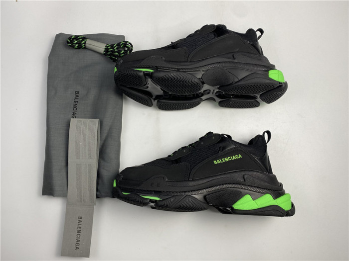 blcg sneaker triple.s.gomma black and green 524039 w2pw1 4881