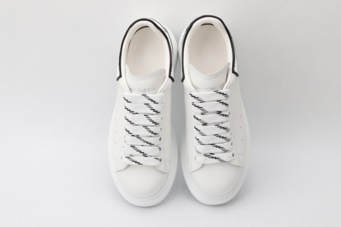 A1exa*der Mcqv*en SNEAKERS