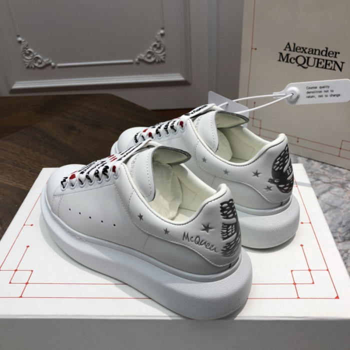 A1exa*der Mcqv*en SNEAKERS