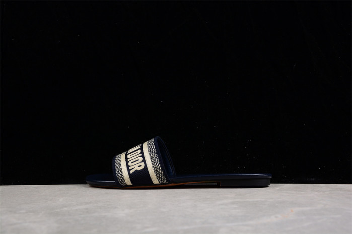 D*or slippers