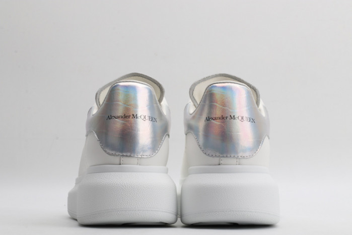 A1exa*der Mcqv*en SNEAKERS