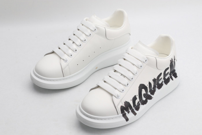 A1exa*der Mcqv*en SNEAKERS
